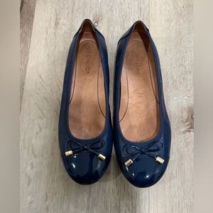 NWOT Vionic Navy Flats with Gold Details